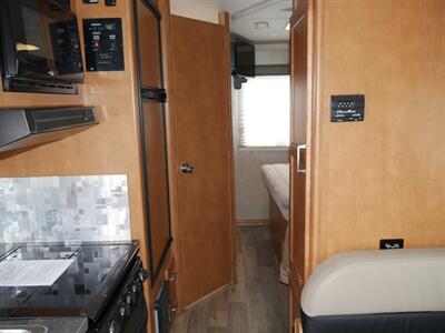 2019 Winnebago Minnie Winnie 22M   - Photo 10 - Puyallup, WA 98373