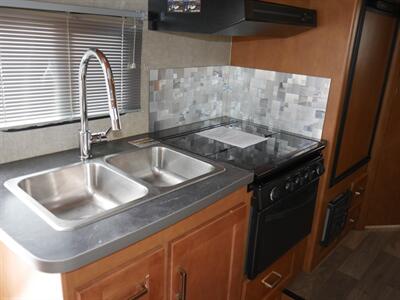 2019 Winnebago Minnie Winnie 22M   - Photo 5 - Puyallup, WA 98373