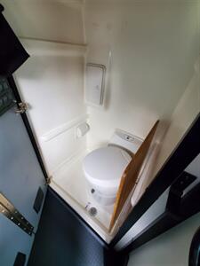 2022 Winnebago Revel 44E 4x4   - Photo 13 - Puyallup, WA 98373