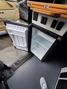 2022 Winnebago Revel 44E 4x4   - Photo 12 - Puyallup, WA 98373