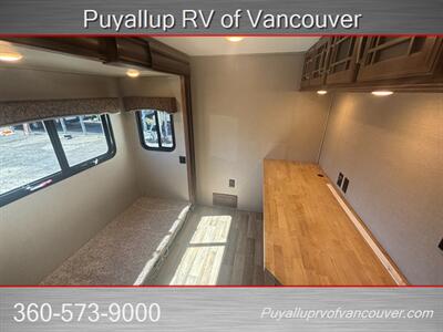 2017 KEYSTONE MONTANA 3950BR   - Photo 11 - Vancouver, WA 98682-4901