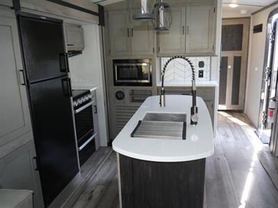 2021 Keystone Outback 330RL   - Photo 7 - Puyallup, WA 98373