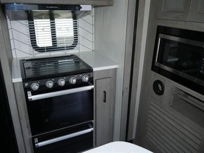 2021 Keystone Outback 330RL   - Photo 6 - Puyallup, WA 98373