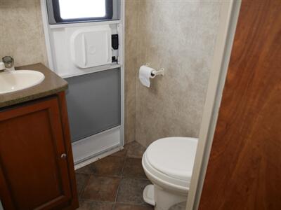 2012 Keystone Passport 3220BH   - Photo 10 - Puyallup, WA 98373