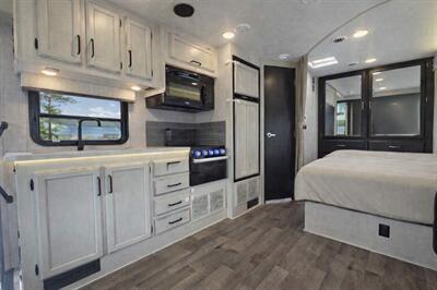 2023 Jayco REDHAWK 24B   - Photo 5 - Puyallup, WA 98373