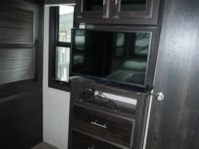 2021 Jayco Eagle 340DROK   - Photo 17 - Puyallup, WA 98373