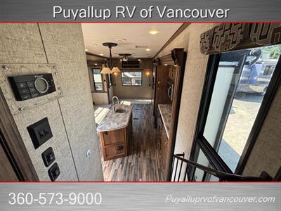 2016 KEYSTONE RV ALPINE 3590RS   - Photo 8 - Vancouver, WA 98682-4901