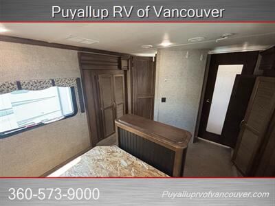 2016 KEYSTONE RV ALPINE 3590RS   - Photo 15 - Vancouver, WA 98682-4901