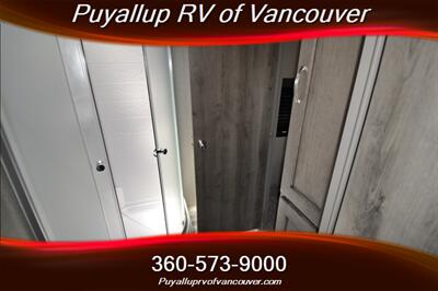 2020 KEYSTONE RV SPRINTER CAMP FIRE EDITION 32   - Photo 19 - Vancouver, WA 98682-4901