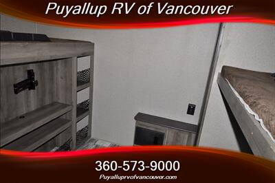 2020 KEYSTONE RV SPRINTER CAMP FIRE EDITION 32   - Photo 11 - Vancouver, WA 98682-4901