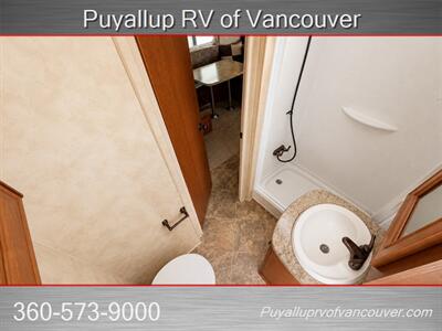 2014 ARCTIC FOX CLASSIC 31D   - Photo 13 - Vancouver, WA 98682-4901