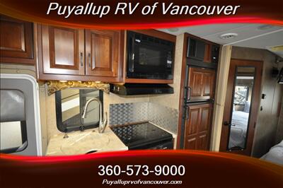 2016 FOREST RIVER SUNSEEKER 2400W 3500 MERCEDES SPRINT   - Photo 9 - Vancouver, WA 98682-4901