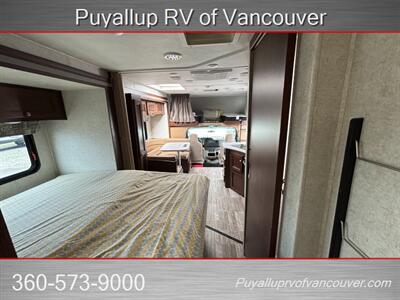 2019 FOREST RIVER RV FORESTER 2421DS   - Photo 11 - Vancouver, WA 98682-4901