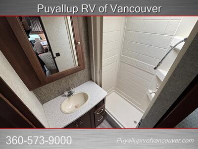 2019 FOREST RIVER RV FORESTER 2421DS   - Photo 14 - Vancouver, WA 98682-4901