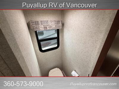 2019 FOREST RIVER RV FORESTER 2421DS   - Photo 12 - Vancouver, WA 98682-4901