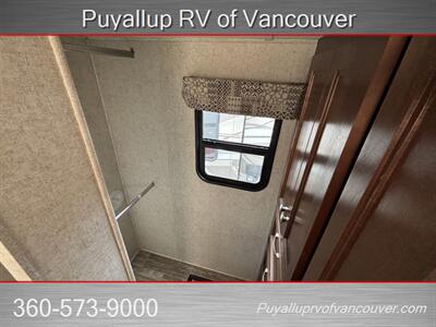 2019 FOREST RIVER RV FORESTER 2421DS   - Photo 13 - Vancouver, WA 98682-4901