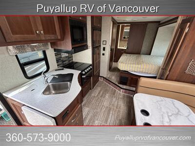 2019 FOREST RIVER RV FORESTER 2421DS   - Photo 9 - Vancouver, WA 98682-4901