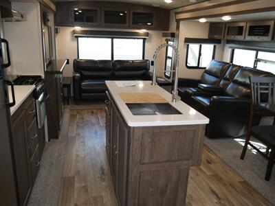 2018 Forest River Salem Hemisphere 272RL   - Photo 17 - Puyallup, WA 98373
