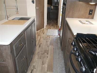 2018 Forest River Salem Hemisphere 272RL   - Photo 9 - Puyallup, WA 98373