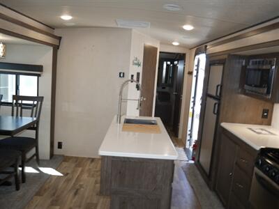 2018 Forest River Salem Hemisphere 272RL   - Photo 18 - Puyallup, WA 98373
