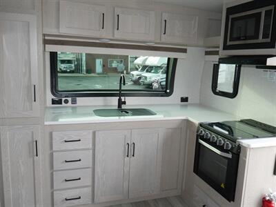 2023 Forest River Rockwood Mini Lite 2516S - Photo 4 - Puyallup, WA 98373