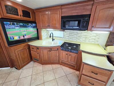 2009 Damon TUSCANY 4051 - Photo 4 - Puyallup, WA 98373