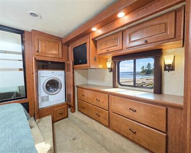2009 Damon TUSCANY 4051 - Photo 9 - Puyallup, WA 98373