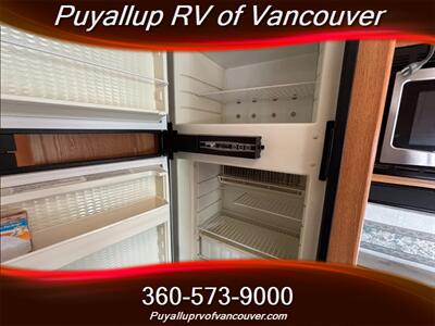 2001 Itasca Sunrise 31B   - Photo 11 - Vancouver, WA 98682-4901