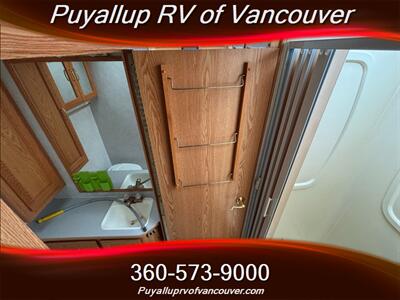 2001 Itasca Sunrise 31B   - Photo 14 - Vancouver, WA 98682-4901