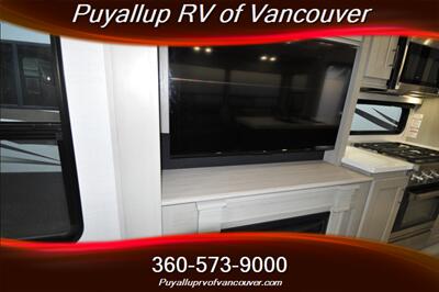 2024 GRAND DESIGN RV INFLUENCE 2903RL - Photo 16 - Vancouver, WA 98682-4901