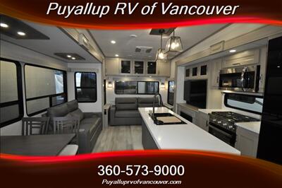 2024 GRAND DESIGN RV INFLUENCE 2903RL - Photo 11 - Vancouver, WA 98682-4901