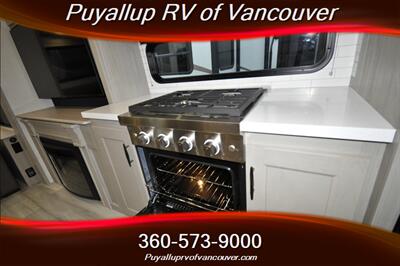 2024 GRAND DESIGN RV INFLUENCE 2903RL - Photo 20 - Vancouver, WA 98682-4901