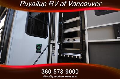 2024 GRAND DESIGN RV INFLUENCE 2903RL - Photo 8 - Vancouver, WA 98682-4901