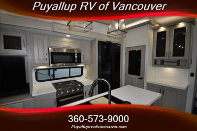 2024 GRAND DESIGN RV INFLUENCE 2903RL - Photo 17 - Vancouver, WA 98682-4901