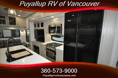 2024 GRAND DESIGN RV INFLUENCE 2903RL - Photo 18 - Vancouver, WA 98682-4901