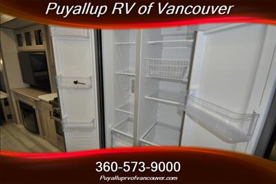 2024 GRAND DESIGN RV INFLUENCE 2903RL - Photo 21 - Vancouver, WA 98682-4901