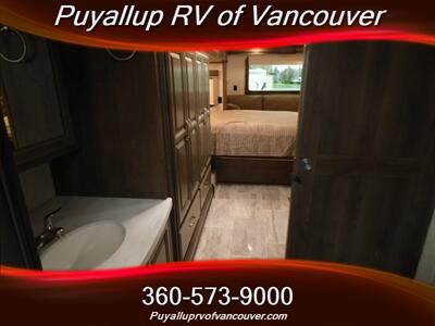 2019 KEYSTONE RV MONTANA 3840MS 20TH ANNIVERS   - Photo 19 - Vancouver, WA 98682-4901