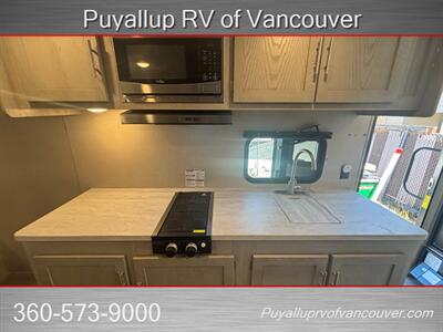 2022 FOREST RIVER RV COACHMEN CATALINA SUMMIT 184FQS   - Photo 6 - Vancouver, WA 98682-4901