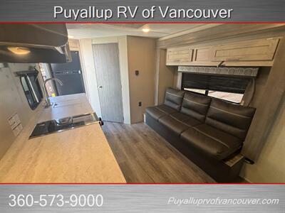 2022 FOREST RIVER RV COACHMEN CATALINA SUMMIT 184FQS   - Photo 8 - Vancouver, WA 98682-4901
