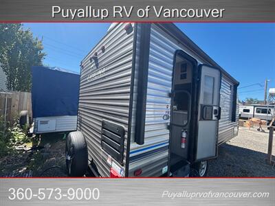 2022 FOREST RIVER RV COACHMEN CATALINA SUMMIT 184FQS   - Photo 3 - Vancouver, WA 98682-4901