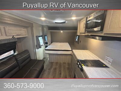 2022 FOREST RIVER RV COACHMEN CATALINA SUMMIT 184FQS   - Photo 5 - Vancouver, WA 98682-4901