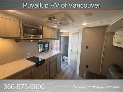 2022 FOREST RIVER RV COACHMEN CATALINA SUMMIT 184FQS   - Photo 9 - Vancouver, WA 98682-4901