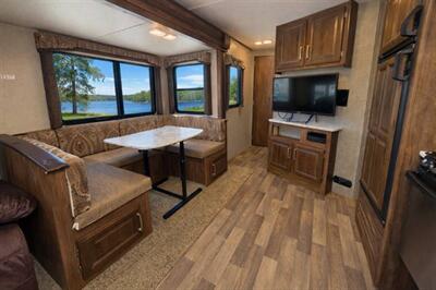 2017 Keystone Cougar 26SABWE - Photo 5 - Puyallup, WA 98373