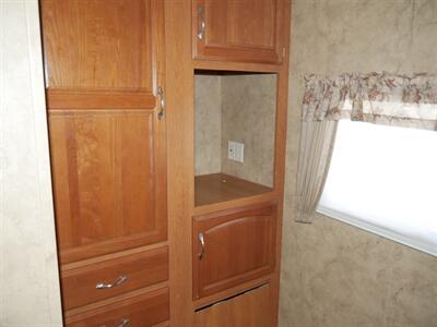 2008 Keystone COUGAR 304BHS   - Photo 9 - Puyallup, WA 98373