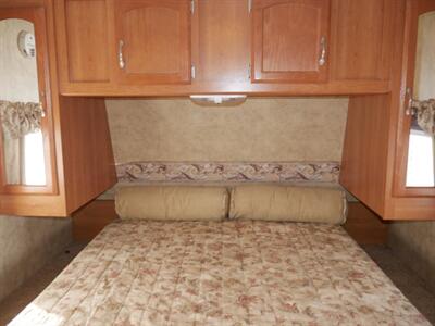 2008 Keystone COUGAR 304BHS   - Photo 13 - Puyallup, WA 98373