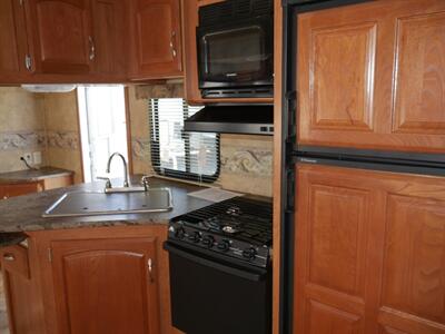 2008 Keystone COUGAR 304BHS   - Photo 5 - Puyallup, WA 98373