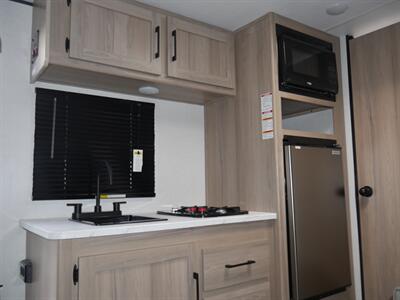 2025 Coleman Lantern 17B   - Photo 5 - Puyallup, WA 98373