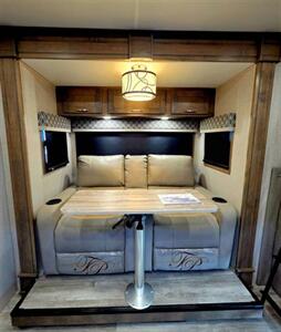 2022 Dynamax Isata 5 series 28SS - Photo 5 - Puyallup, WA 98373