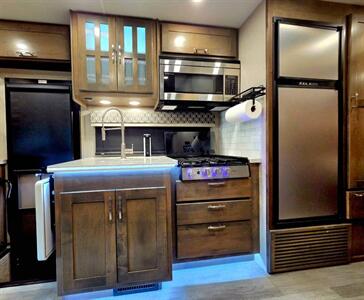 2022 Dynamax Isata 5 series 28SS - Photo 4 - Puyallup, WA 98373