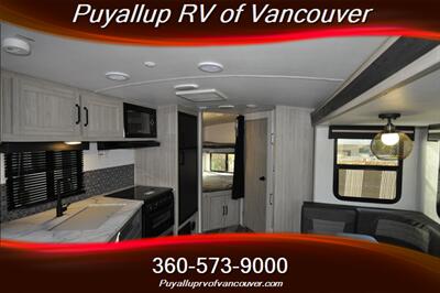 2023 HEARTLAND RV SUNDANCE 241BH TRAVEL TRAILER   - Photo 9 - Vancouver, WA 98682-4901